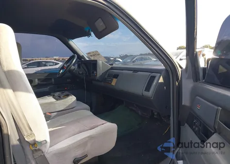 1989 GMC Sierra C1500 z USA, uszkodzony, nr VIN 1GTDC14K4KZ526852